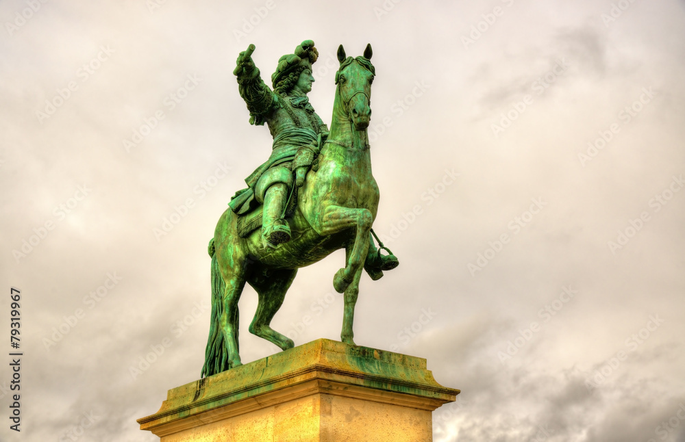 帕附近凡尔赛宫前的路易十四雕像