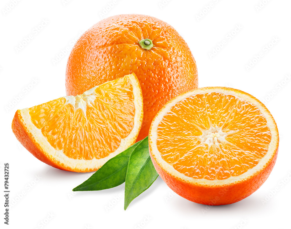 橙色。整片、半片和一片水果，叶子在w上隔离