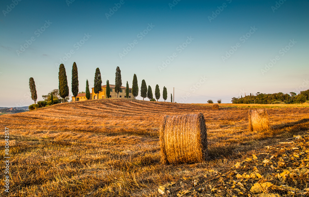 托斯卡纳风景，日落时的农舍，意大利瓦尔德奥西亚