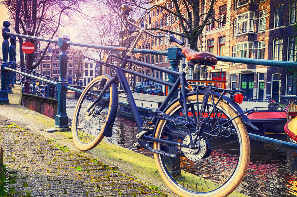 阿姆斯特丹城市景观与旧自行车