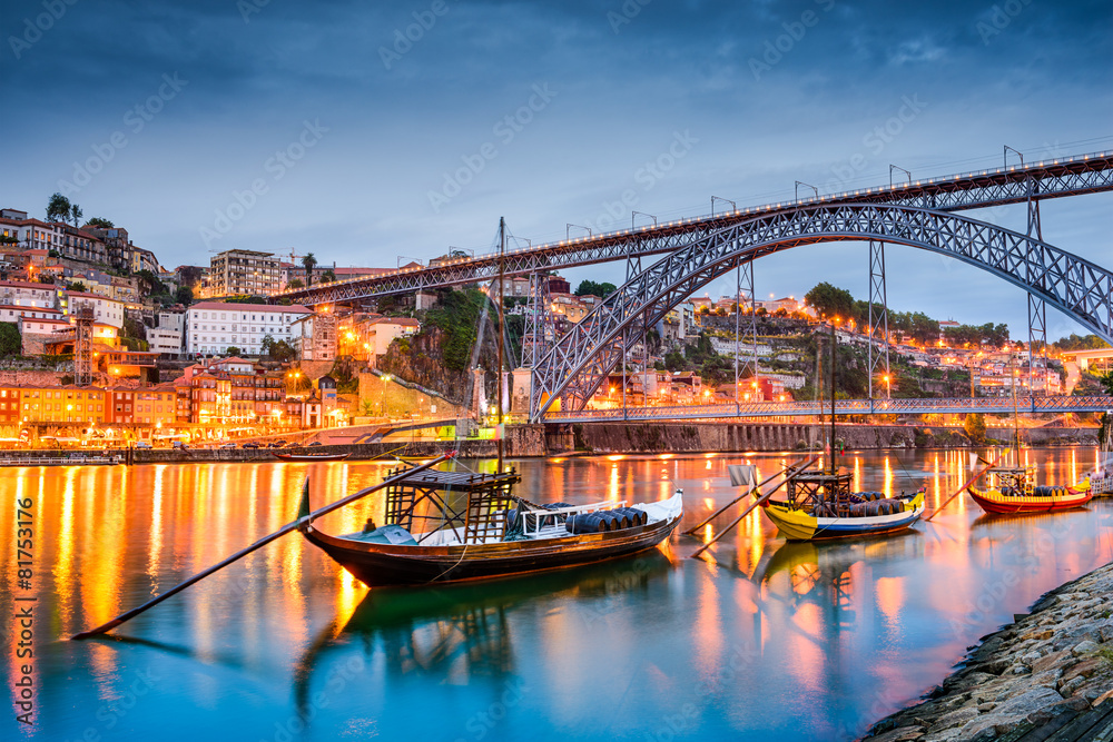 葡萄牙波尔图杜罗河上的天际线