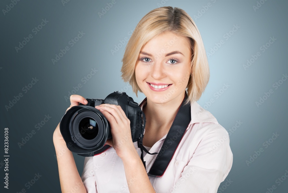摄影师。带着相机的快乐女摄影师——与世隔绝
