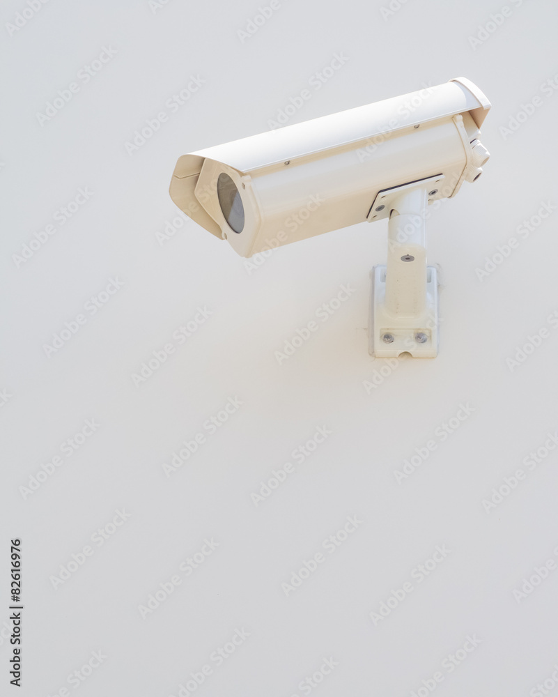 建筑物墙上的摄像机安全系统。
