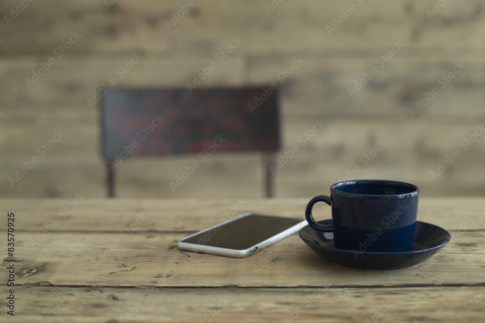 桌子、椅子、咖啡智能手机