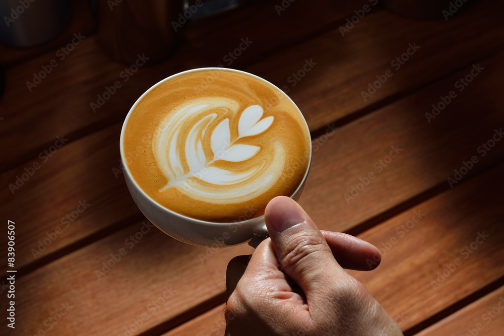 咖啡拿铁艺术，郁金香形状的制作