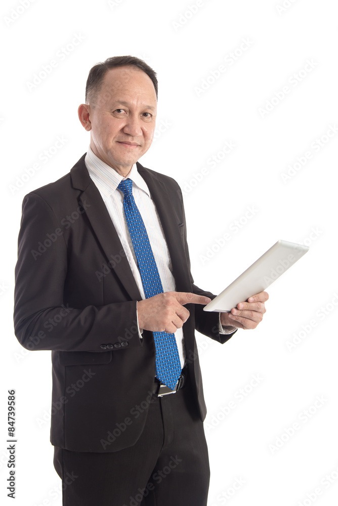 一位拥有数字平板电脑的成熟商人的画像