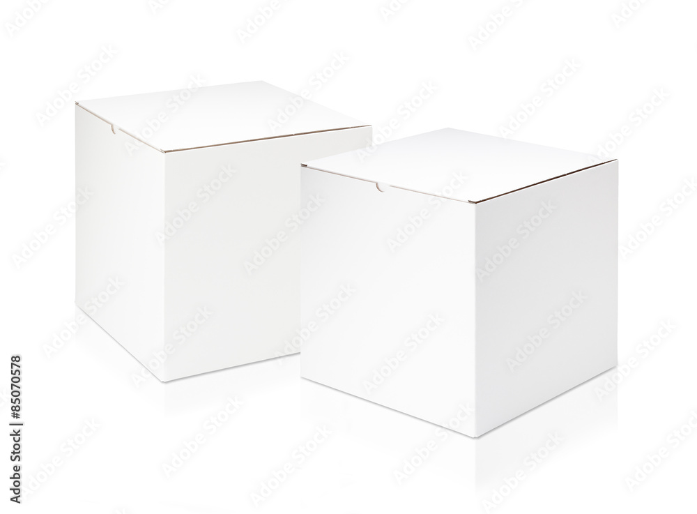 白い箱/段ボールで出来ている白い箱