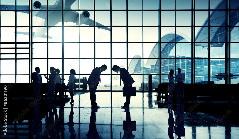 国际机场商务旅行低头概念