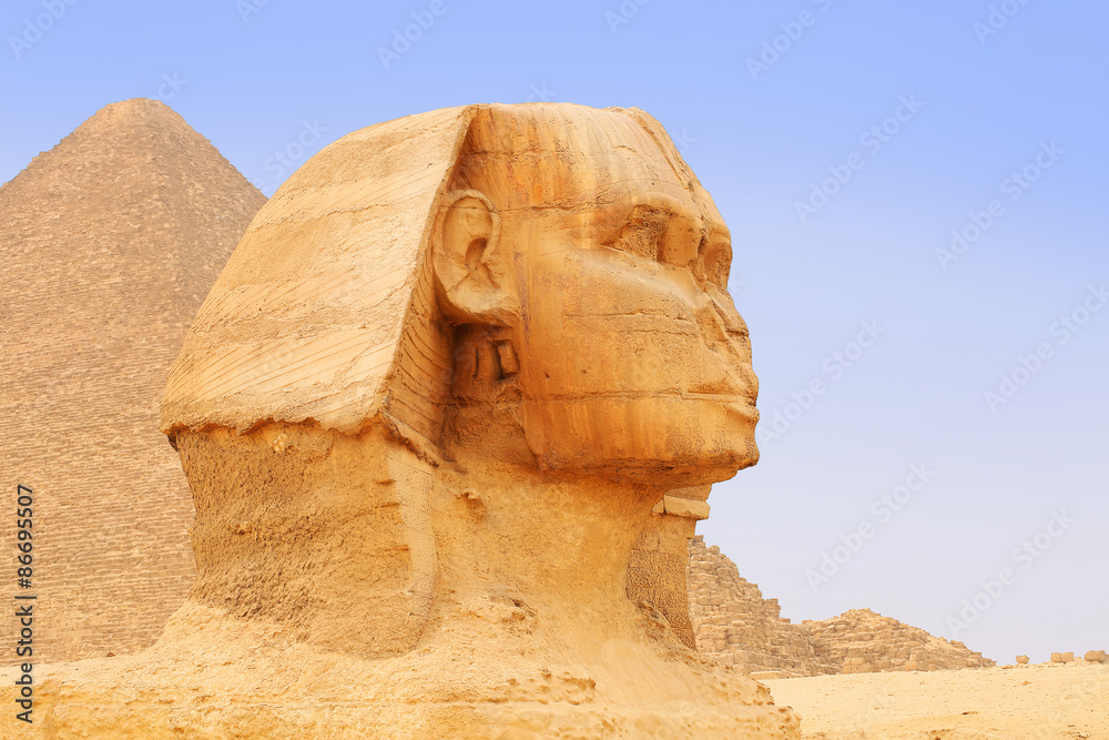 吉萨大狮身人面像和金字塔。埃及开罗