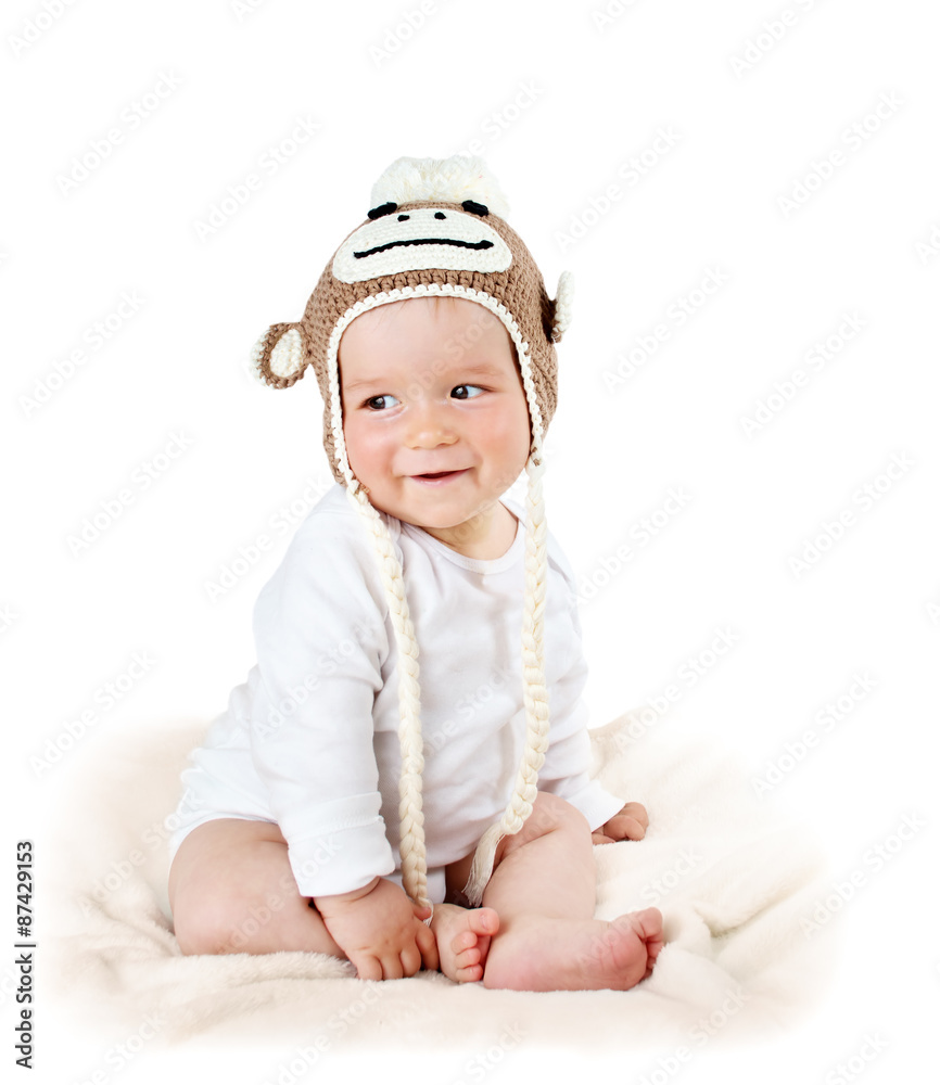 戴猴子帽的婴儿