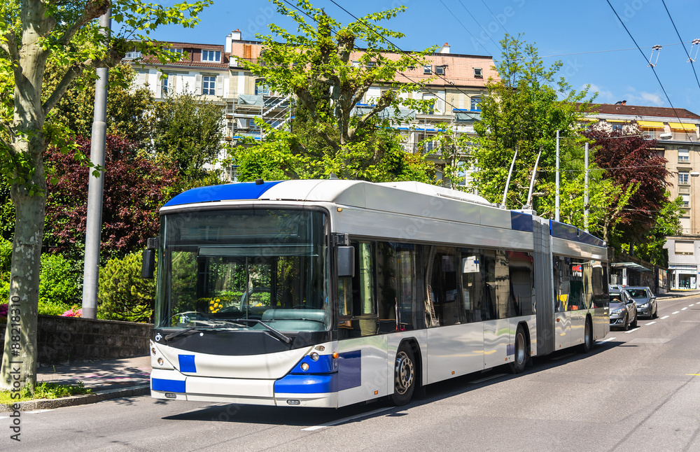 瑞士洛桑街头的Trolleybus