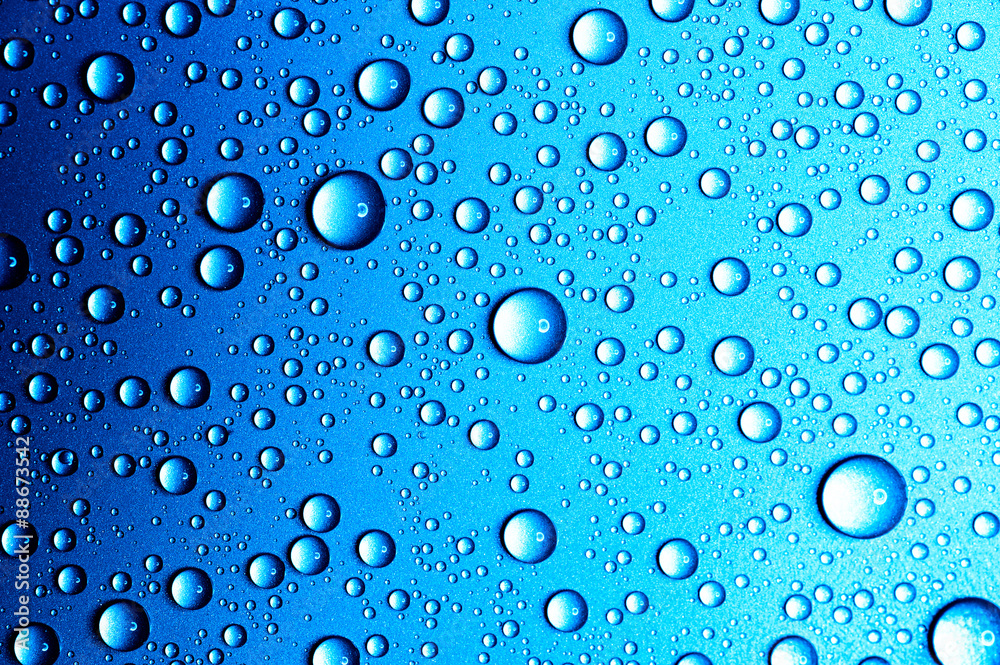 水滴的抽象蓝色背景