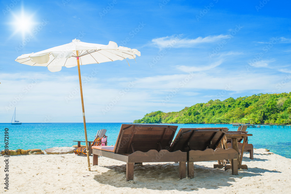 夏季、旅游、度假和度假概念-沙滩椅