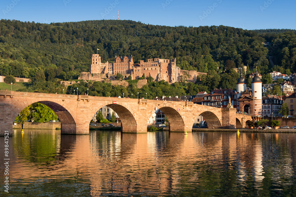 Heidelberg im Sommer mit Alter Brücke und Schloss