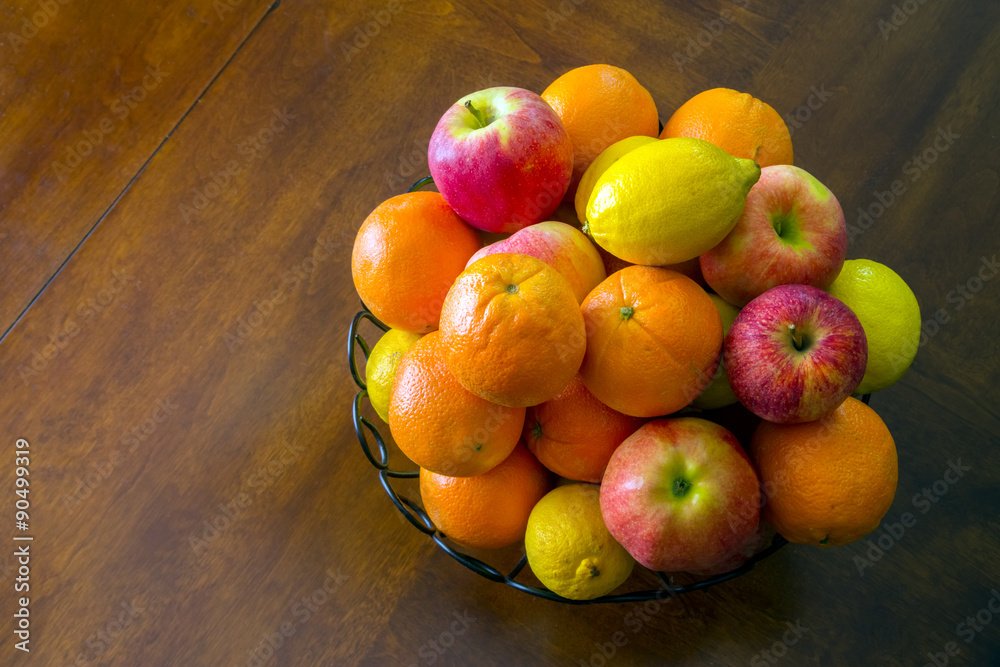 餐桌上的水果