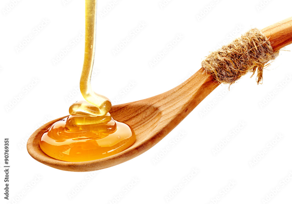 蜂蜜倒入木勺