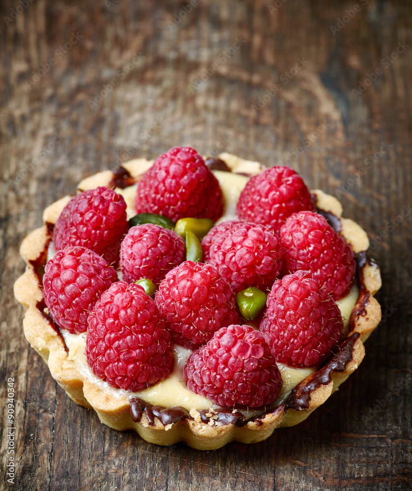 tart with raspberries
