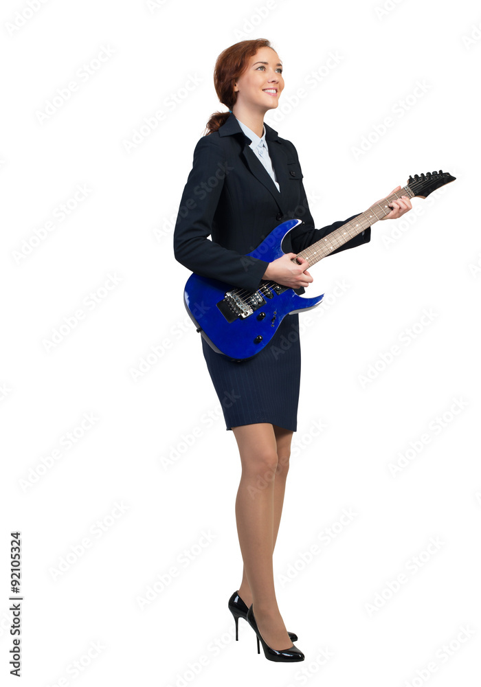 带吉他的女商人