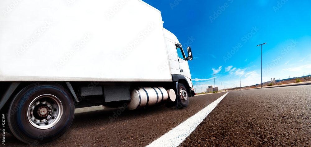 Camión y entrega de mercancía.Transporte internacional y carretera