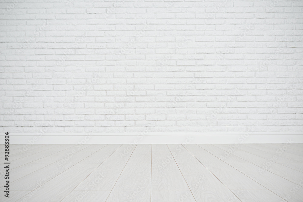 白色空白砖墙和木地板