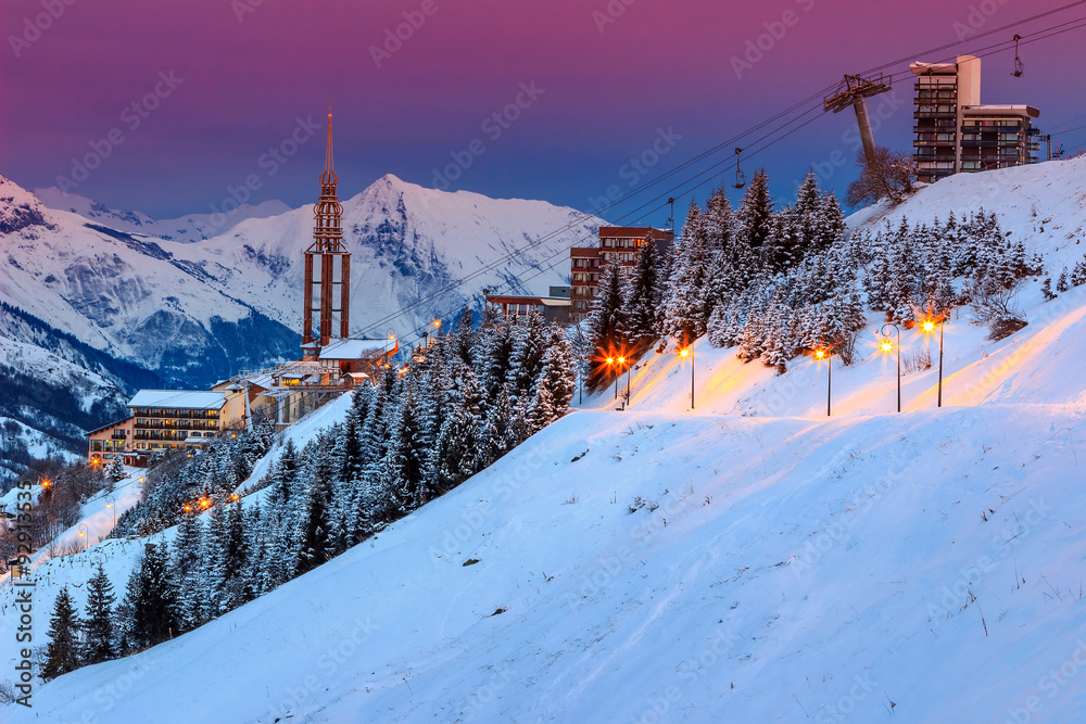 欧洲法国阿尔卑斯山令人惊叹的日出和滑雪胜地