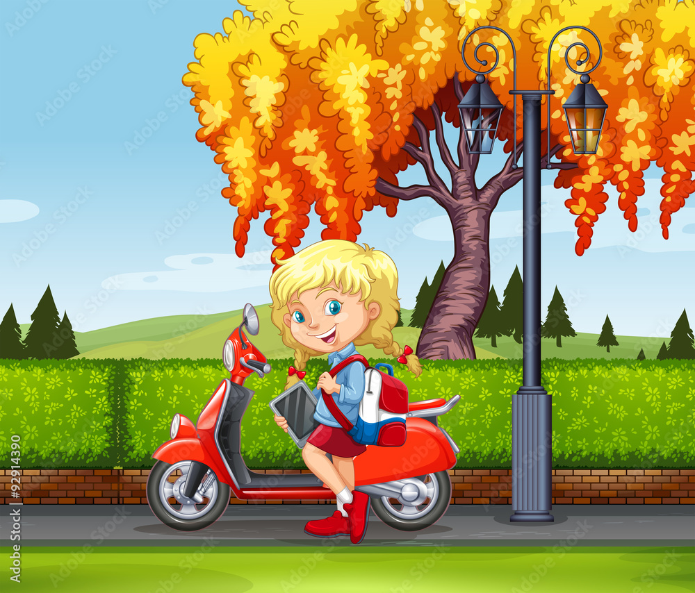 公园里的小女孩和摩托车