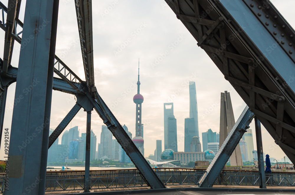 上海老花园桥与陆家嘴现代建筑城市天际线