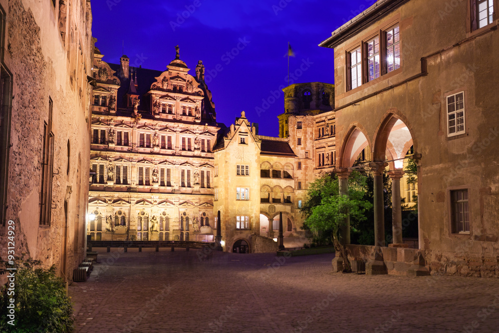 海德堡城堡的内院夜景