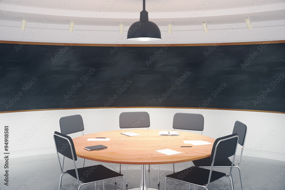 带家具和黑板的现代化会议室