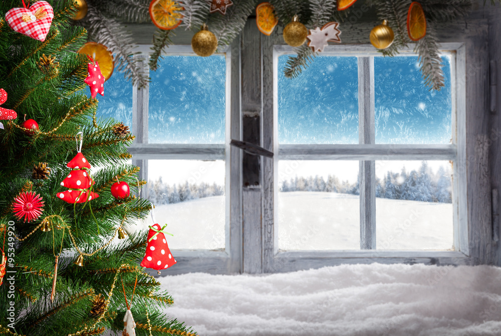 复古木窗俯瞰冬季景观