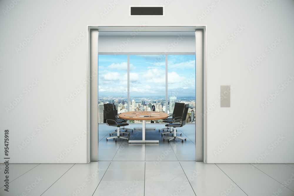 从电梯里可以看到城市景观的会议室