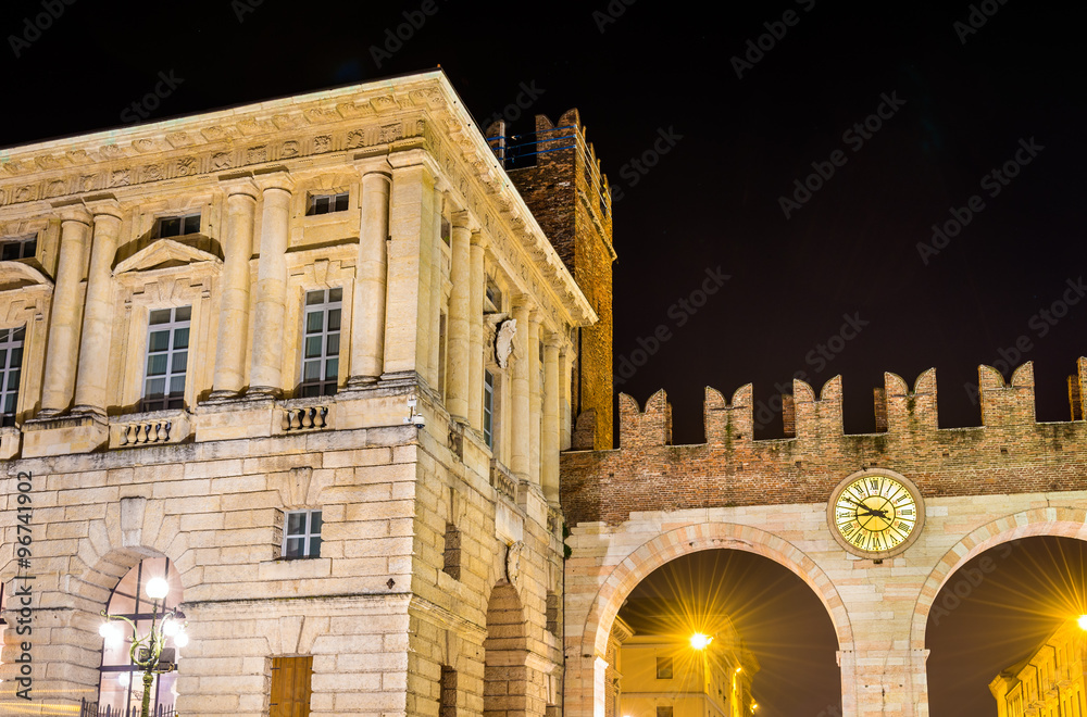 维罗纳的Bra和Grande Guardia宫殿之门