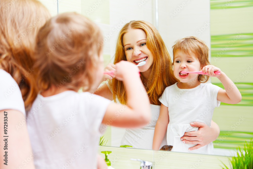 母亲和女儿孩子女孩刷牙牙刷f