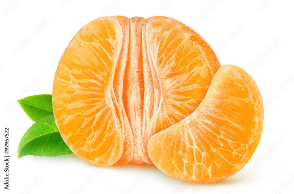 分离出一半去皮的橘子或橙子