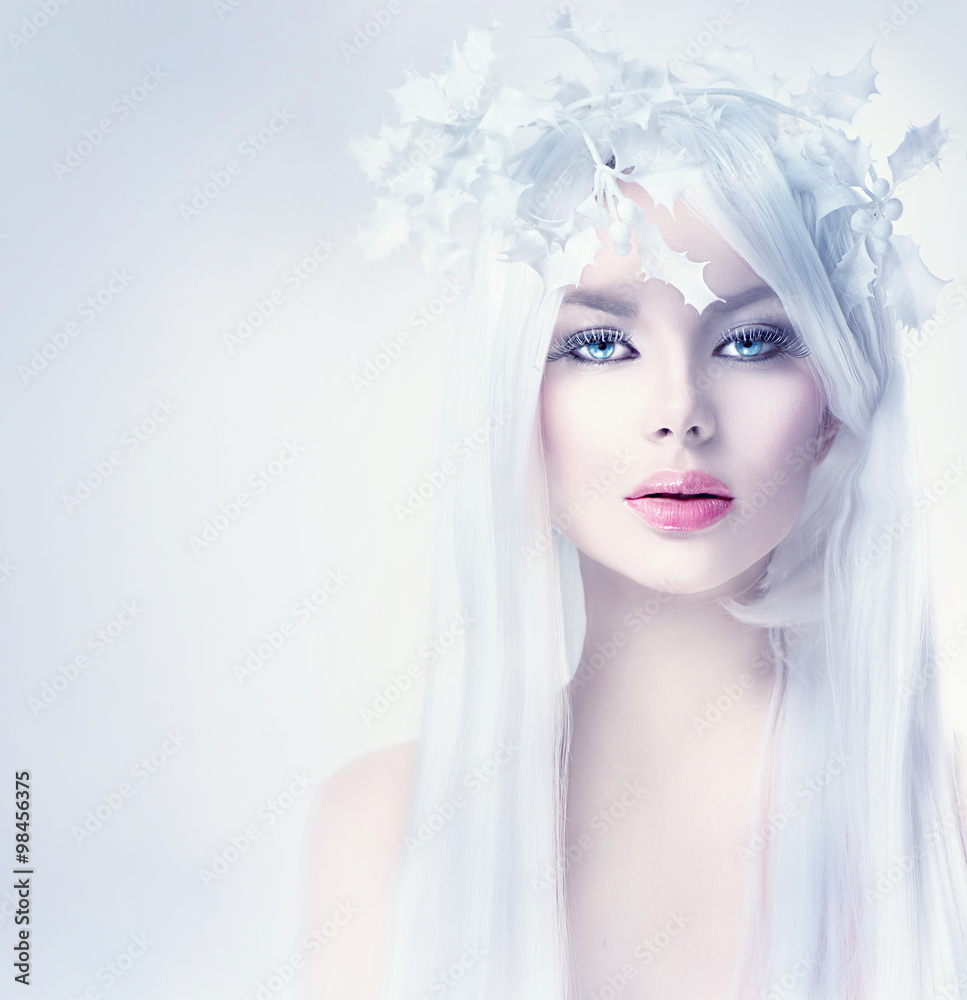 留着白色长发的冬季美女肖像