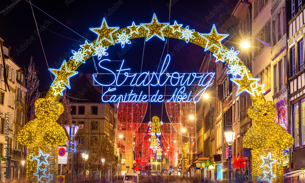 圣诞节期间斯特拉斯堡市中心入口