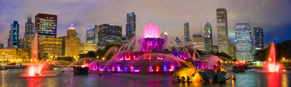 美国白金汉喷泉夜晚的芝加哥天际线全景
