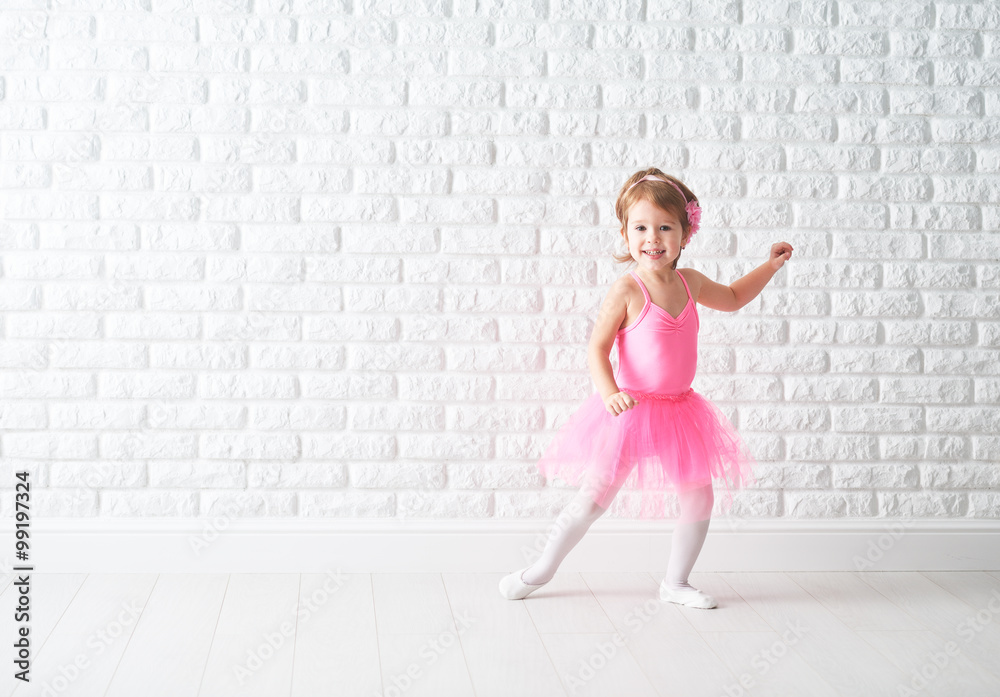 小女孩梦想成为芭蕾舞演员
