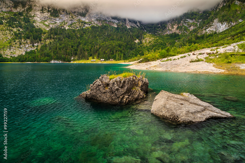 令人惊叹的高山湖泊和多雾的山脉，奥地利辛特尔·戈绍西
