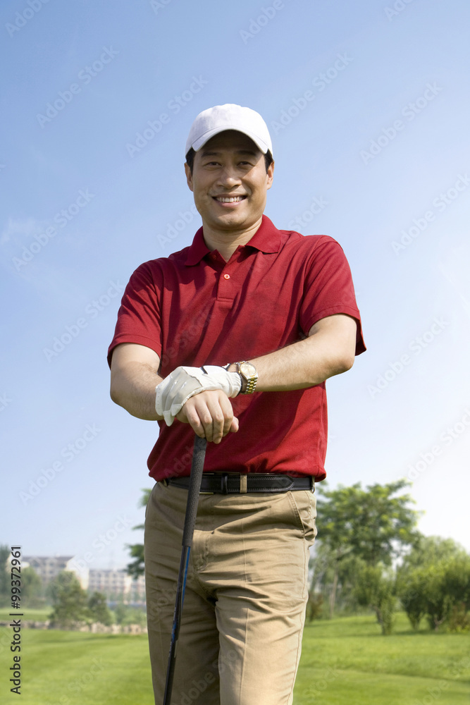 一个男性高尔夫球手的肖像