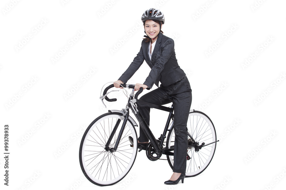 骑自行车的年轻女商人