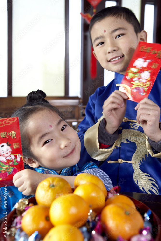 传统服饰儿童庆祝中国新年