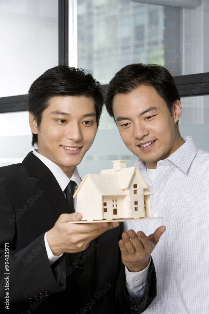 房地产经纪人向客户出售房屋