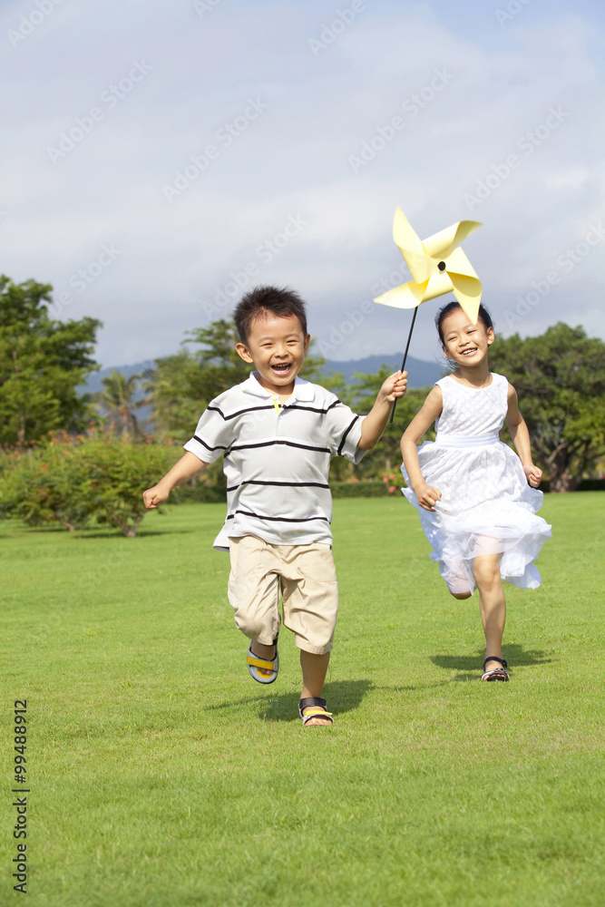 儿童用风车跑步