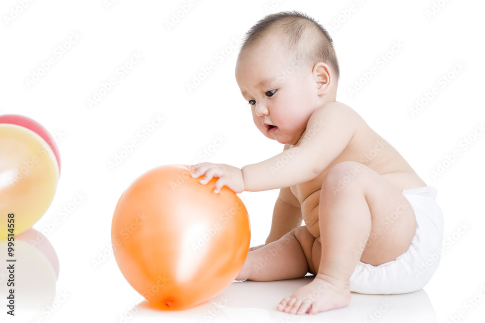 可爱的男婴玩气球