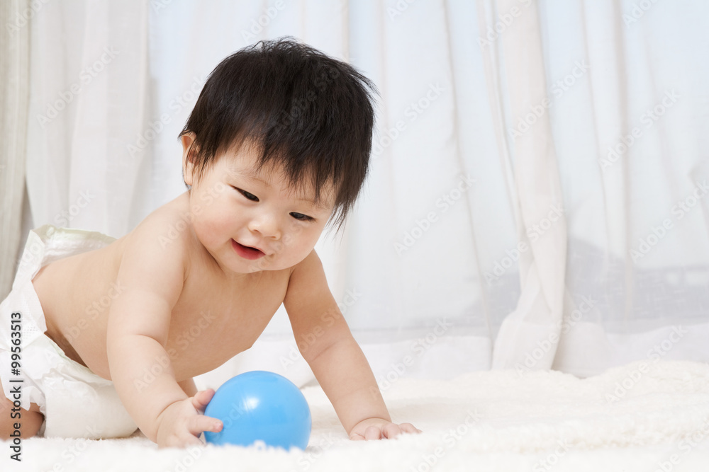婴儿玩玩具球