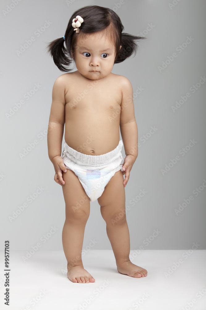 一个可爱的中国女婴的摄影棚