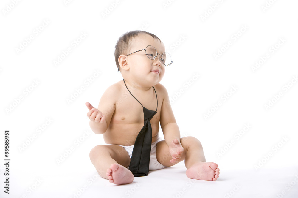戴眼镜打领带的婴儿