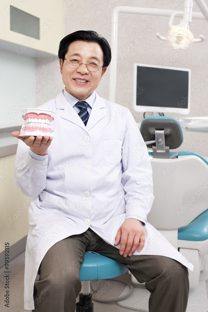 牙科诊所的牙医