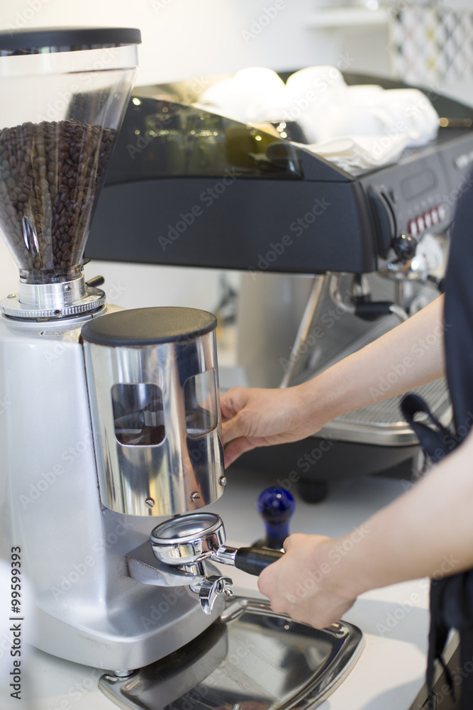 咖啡师制作咖啡